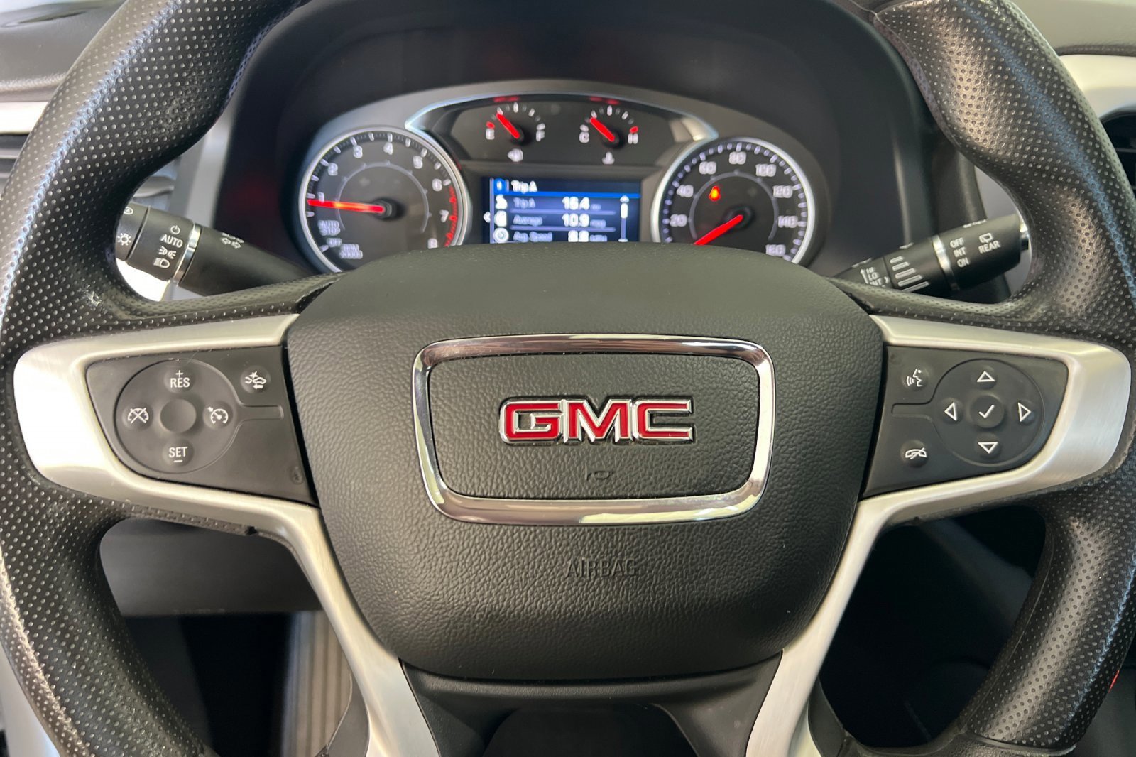 Used 2023 GMC Acadia SLE w/ Driver Convenience Package image 26