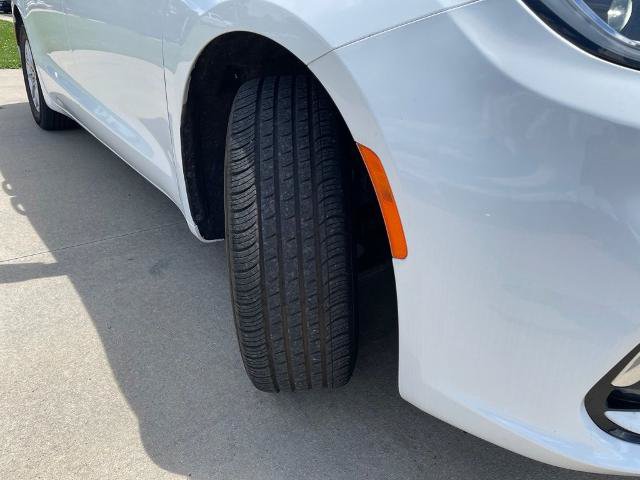 Used 2024 Chrysler Pacifica Touring-L FWD image 20