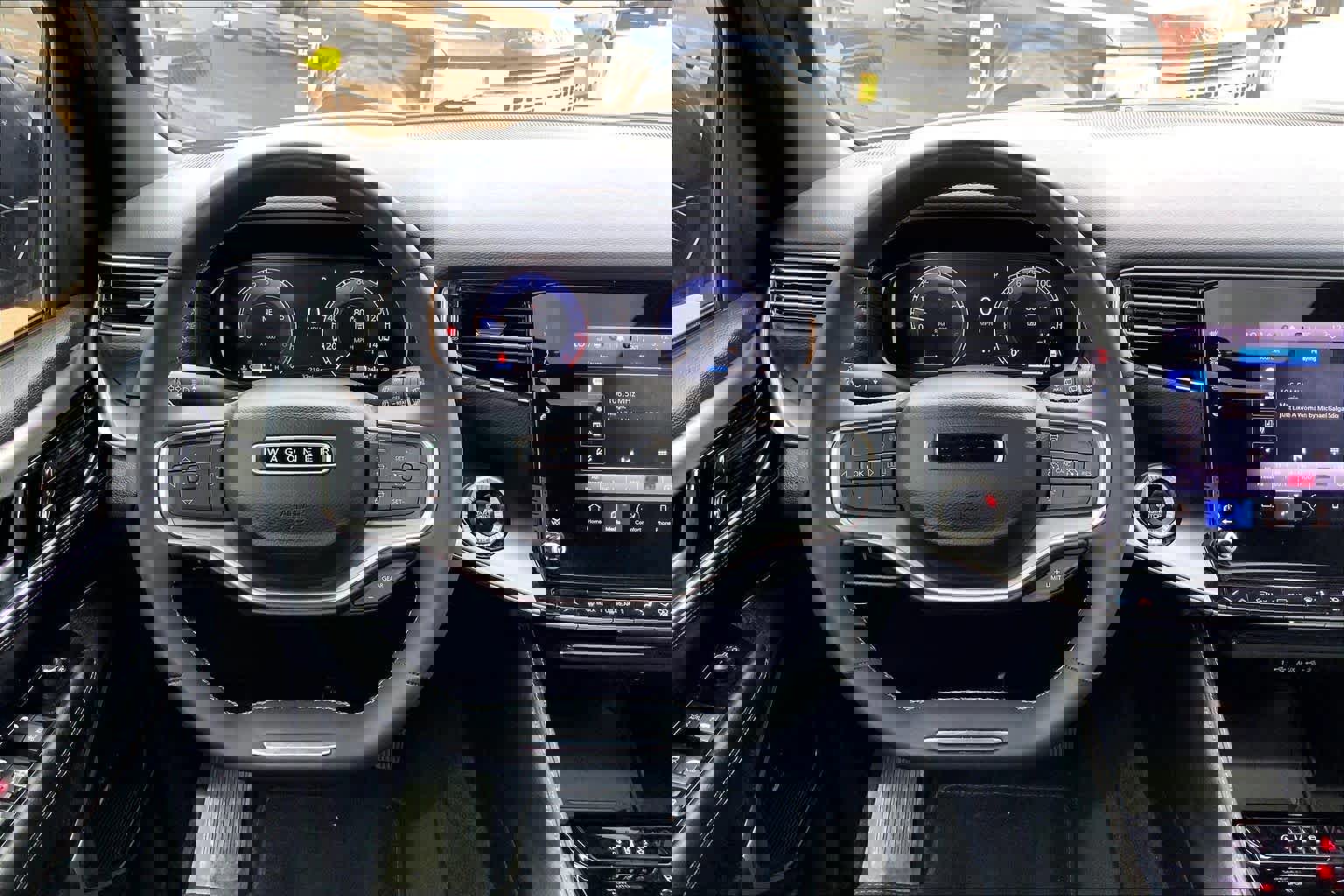 Used 2024 Jeep Wagoneer L Series II w/ Convenience Group I image 8