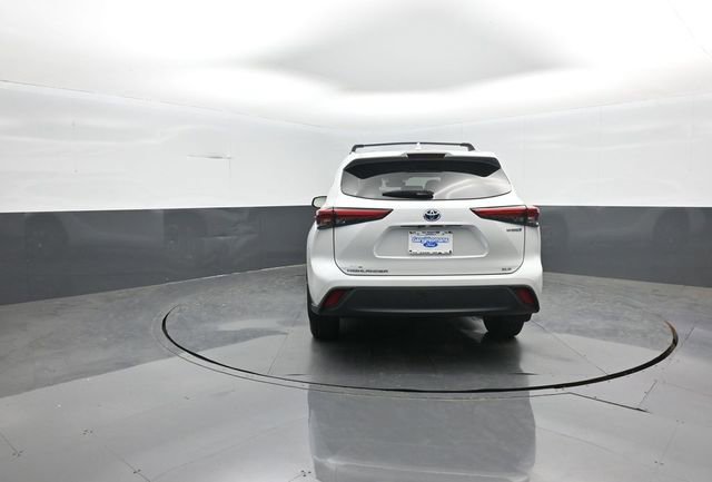 Used 2023 Toyota Highlander XLE AWD/4WD image 6