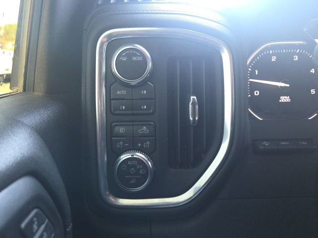 Used 2022 GMC Sierra 2500 Denali w/ Denali Black Diamond Edition AWD/4WD image 9
