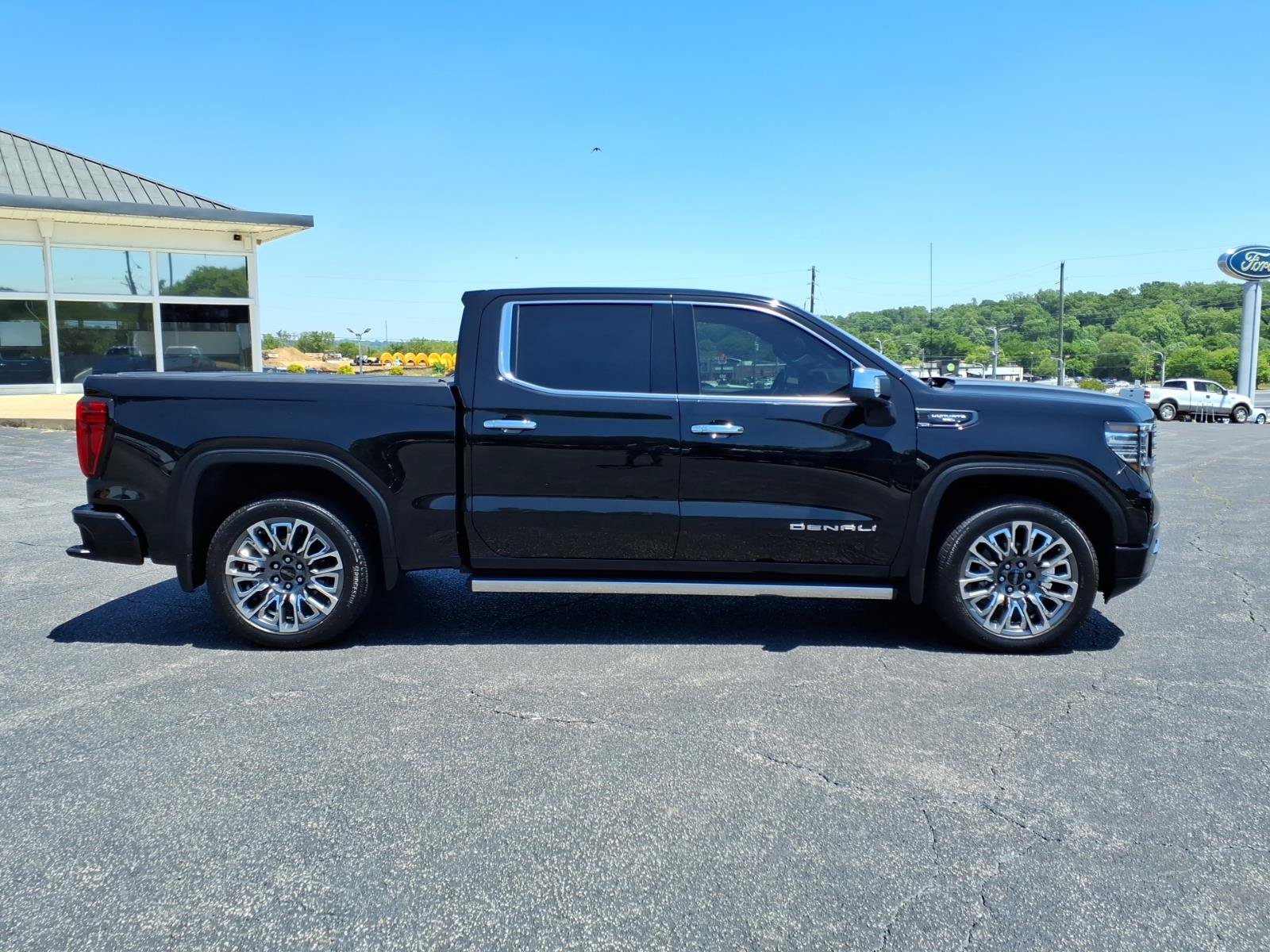 Used 2025 GMC Sierra 1500 Denali Ultimate AWD/4WD image 9