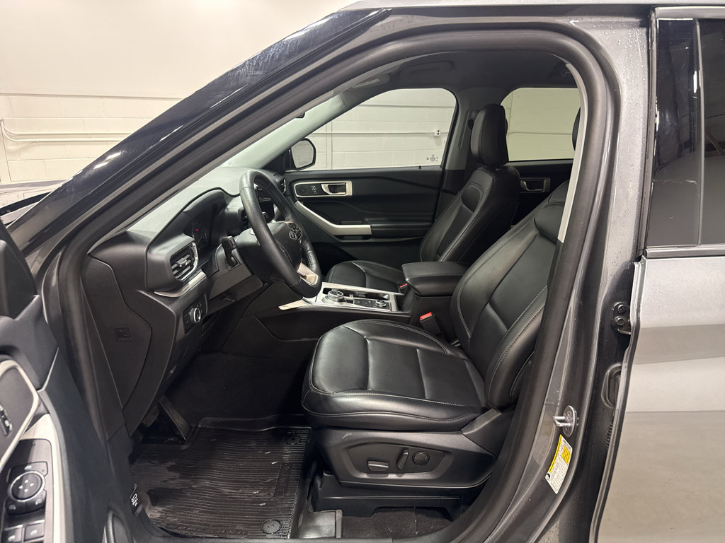 Certified 2024 Ford Explorer XLT w/ Equipment Group 202A AWD/4WD image 14