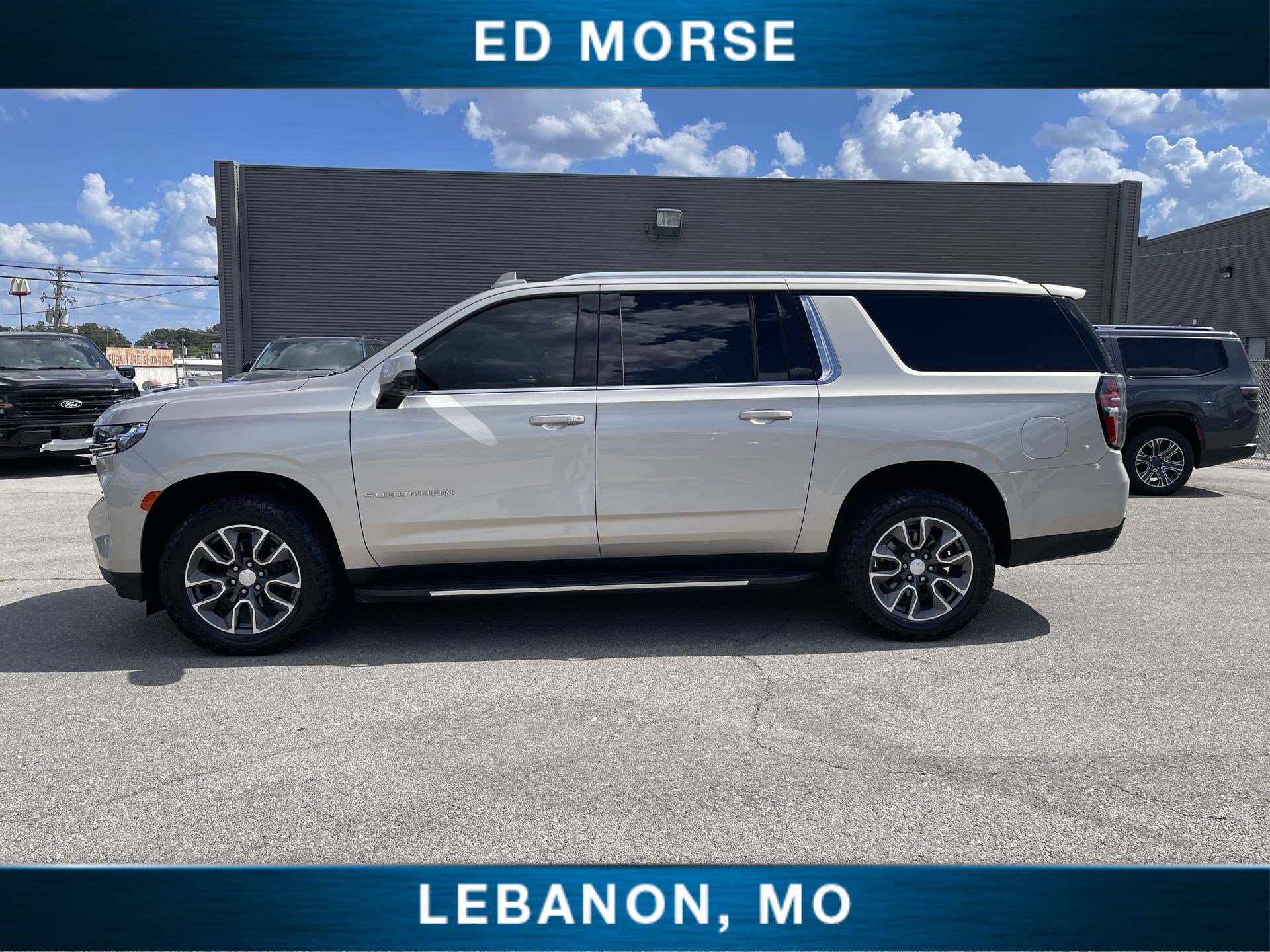 Used 2021 Chevrolet Suburban LT w/ LT Signature Plus Package AWD/4WD image 5