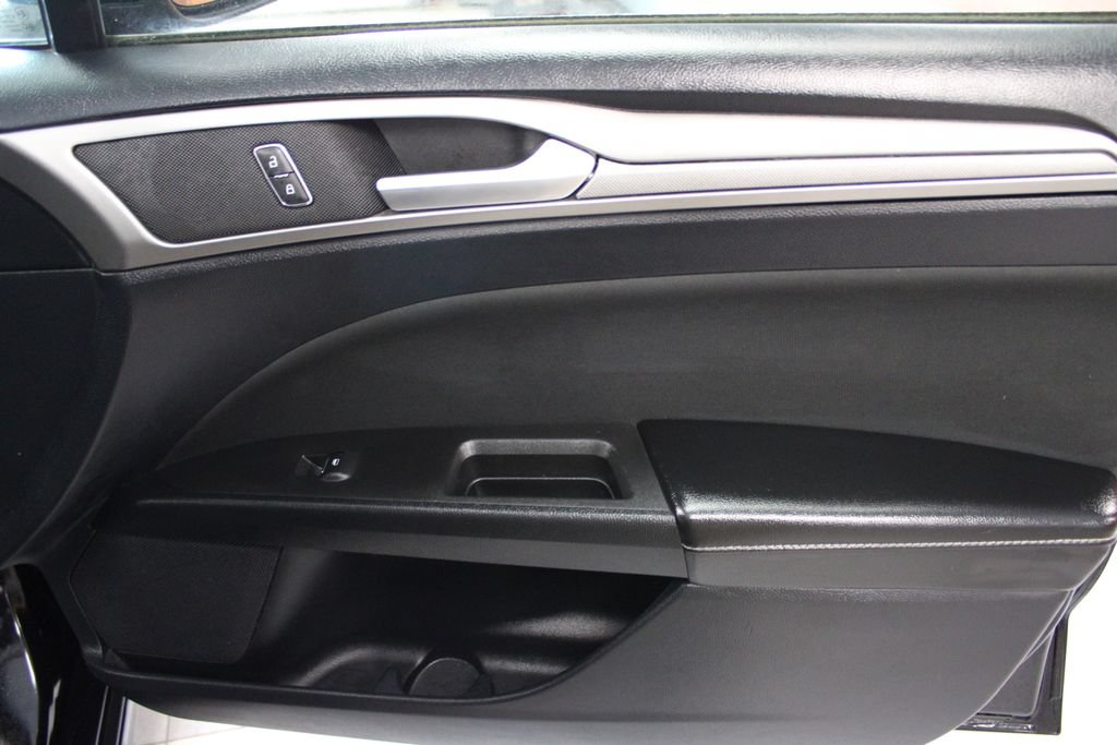 Certified 2020 Ford Fusion SE FWD image 43
