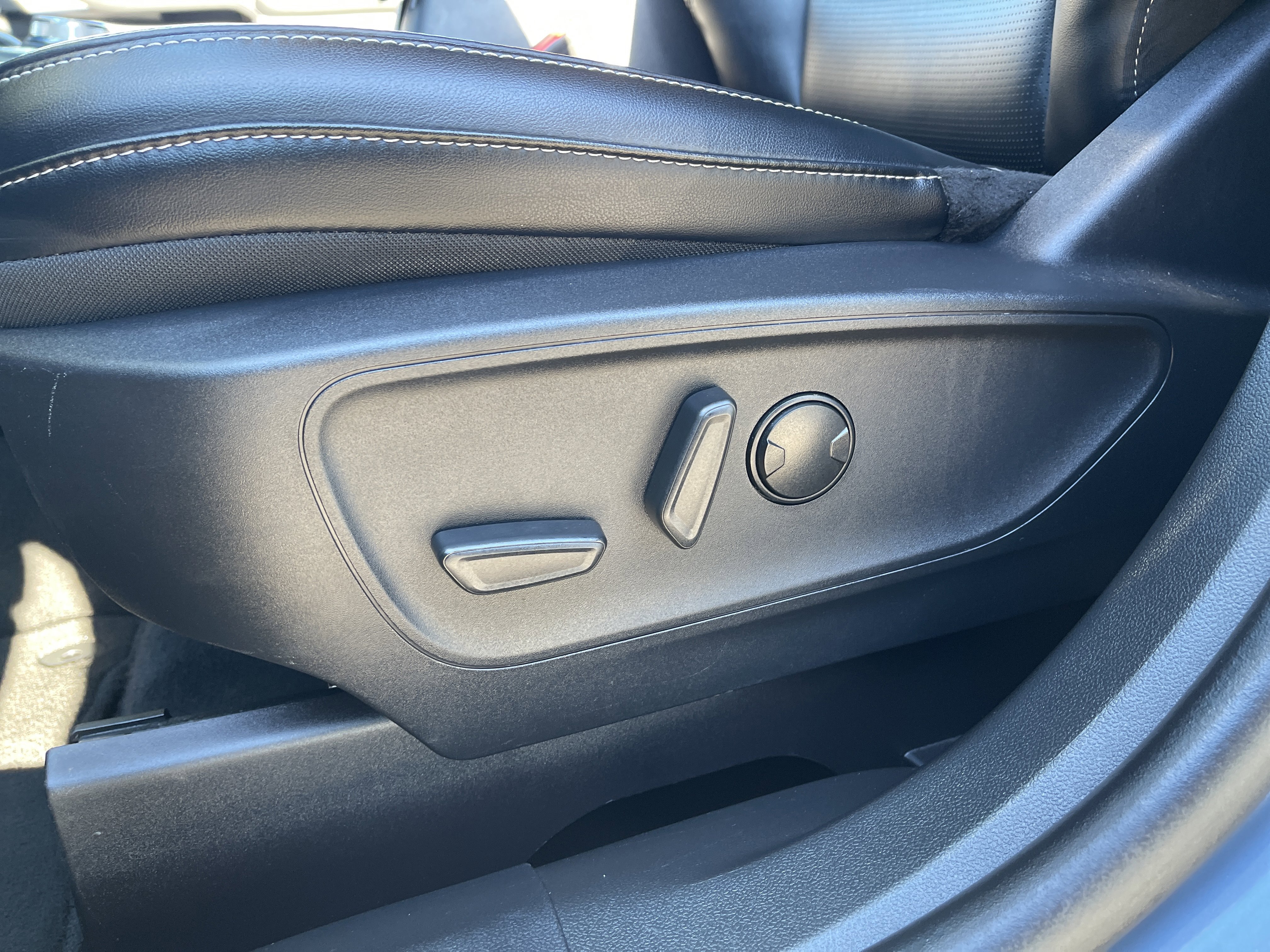 Certified 2025 Ford Escape Platinum AWD/4WD image 15