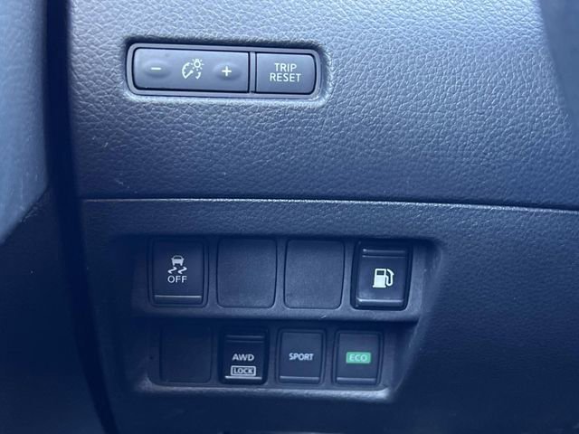 Used 2018 Nissan Rogue S image 26