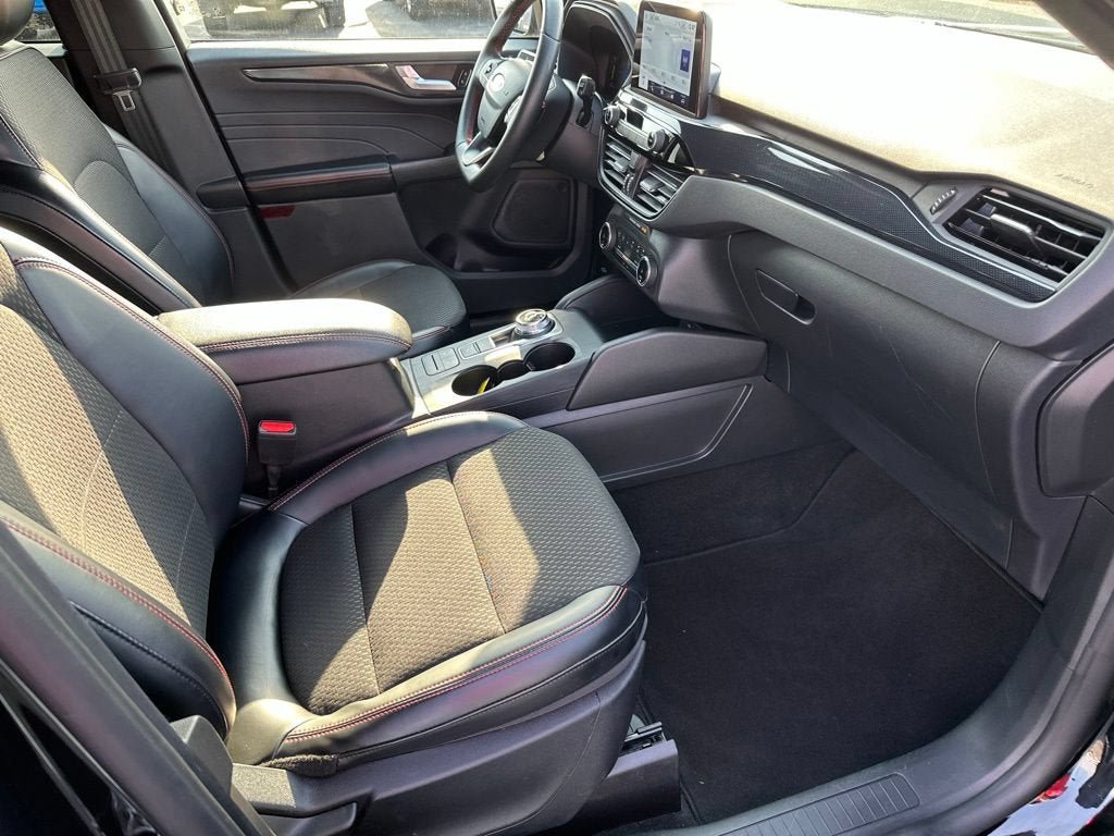 Certified 2025 Ford Escape ST-Line AWD/4WD image 11
