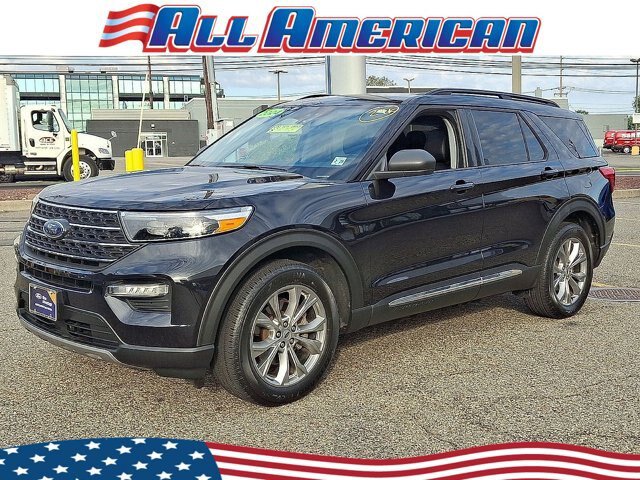 Certified 2024 Ford Explorer XLT w/ Equipment Group 202A AWD/4WD image 1