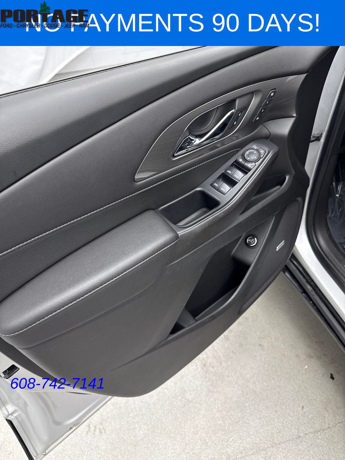 Used 2022 Chevrolet Traverse Premier w/ Redline Edition AWD/4WD image 13