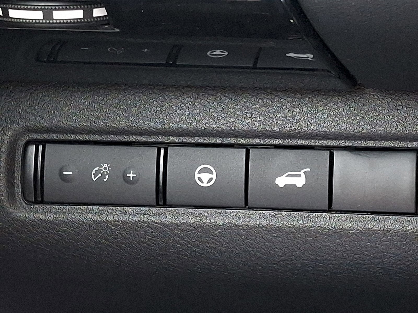 Used 2025 Nissan Pathfinder SV image 25