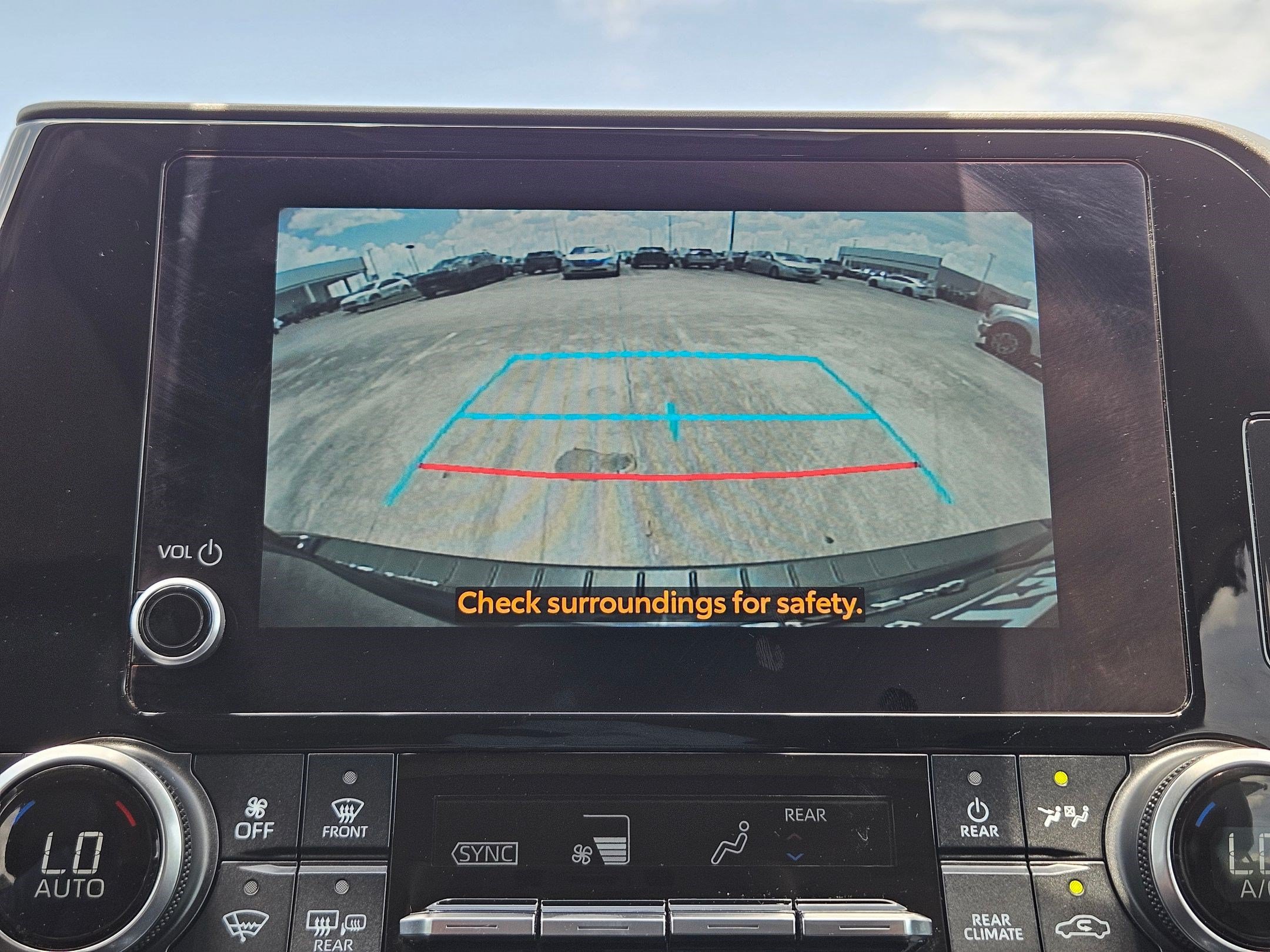 Used 2023 Toyota Highlander XLE FWD image 24