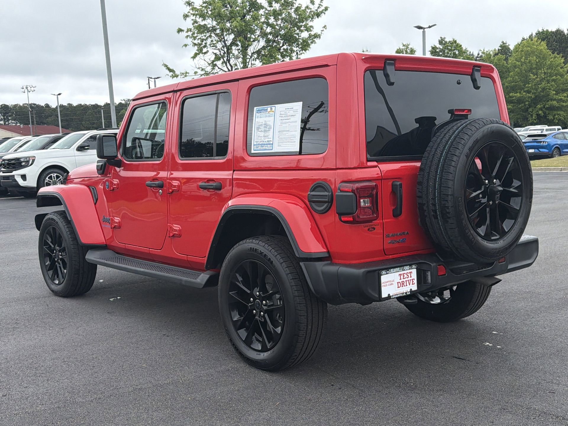 Used 2025 Jeep Wrangler Unlimited Sahara AWD/4WD image 19
