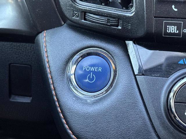 Used 2018 Toyota RAV4 SE w/ Advanced Technology Package image 17