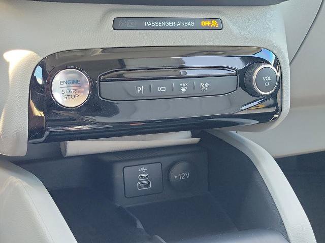 Certified 2025 Ford Escape SE w/ PHEV Premium Package FWD image 29