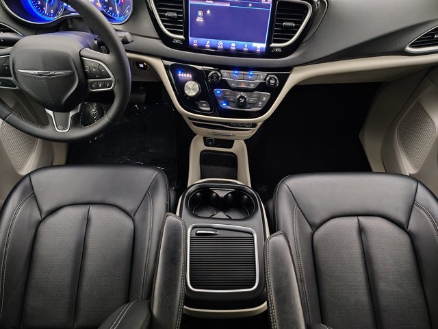 Used 2024 Chrysler Pacifica Touring-L FWD image 29