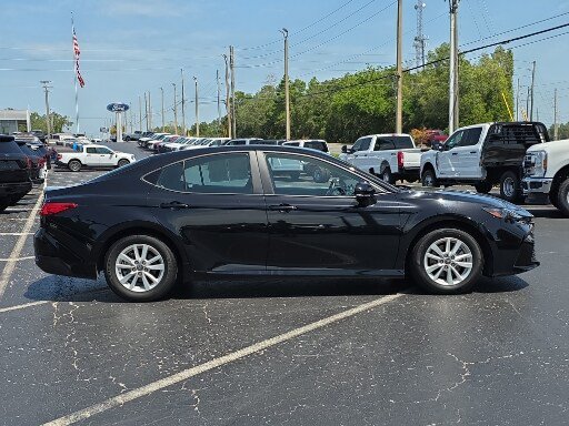 Used 2025 Toyota Camry LE w/ Convenience Package FWD image 2