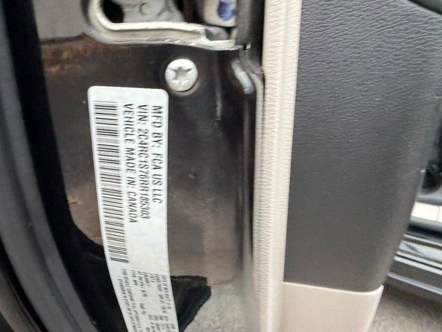 Used 2024 Chrysler Pacifica SELECT image 27