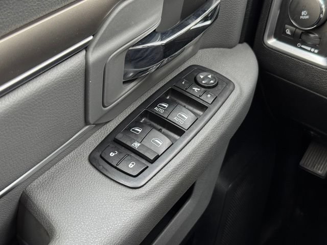 Used 2018 RAM 1500 SLT AWD/4WD image 32