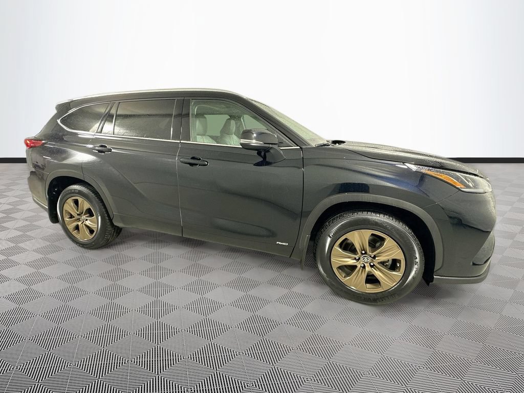 Used 2022 Toyota Highlander Bronze Edition AWD/4WD image 10