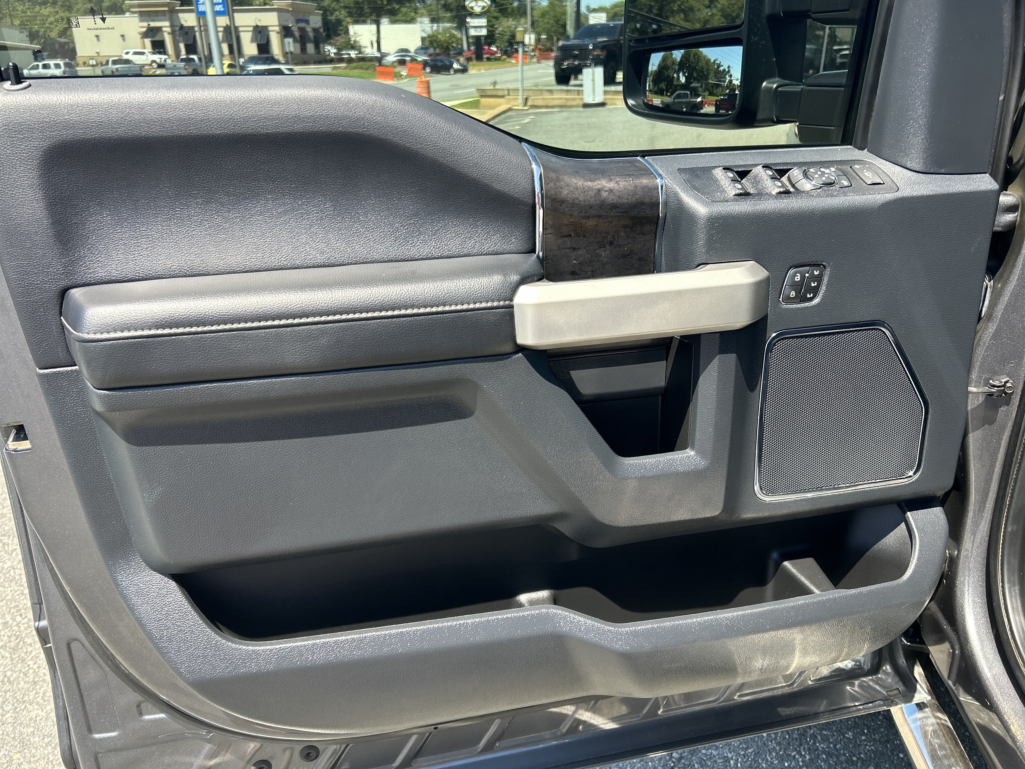 Certified 2022 Ford F350 Lariat w/ Lariat Ultimate Package AWD/4WD image 10