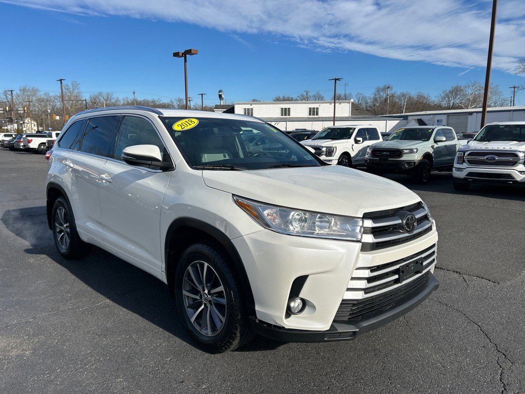 Used 2018 Toyota Highlander XLE w/ Carpet Mat Package (TMS) image 22