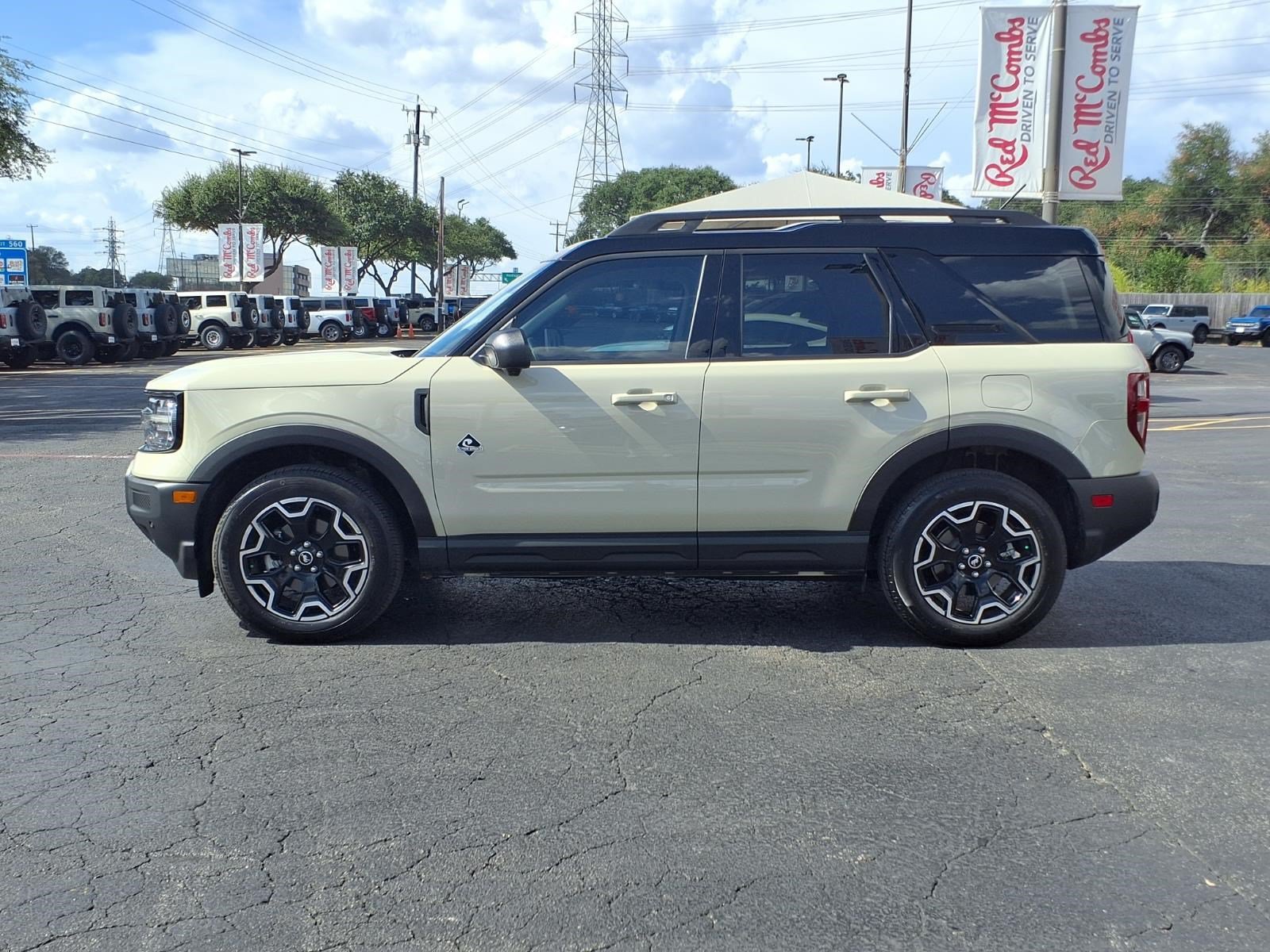 Certified 2025 Ford Bronco Sport Outer Banks w/ Outer Banks Tech Package+ AWD/4WD image 9