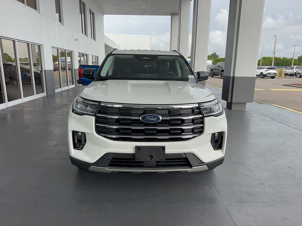 Certified 2025 Ford Explorer Active w/ Active Comfort Package RWD image 3