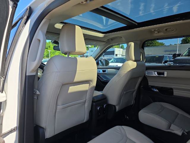 Certified 2021 Ford Explorer Platinum w/ Equipment Group 601A AWD/4WD image 18