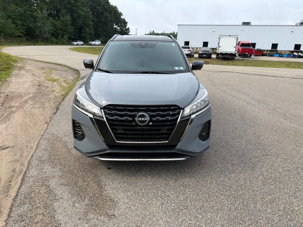 Used 2022 Nissan Kicks SR FWD image 2