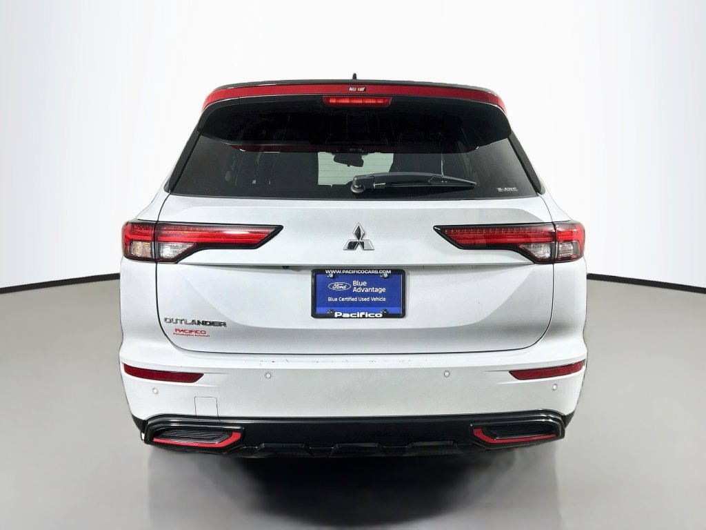 Used 2024 Mitsubishi Outlander AWD image 6