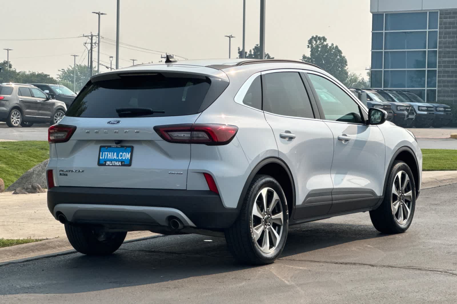 Certified 2025 Ford Escape Platinum AWD/4WD image 2
