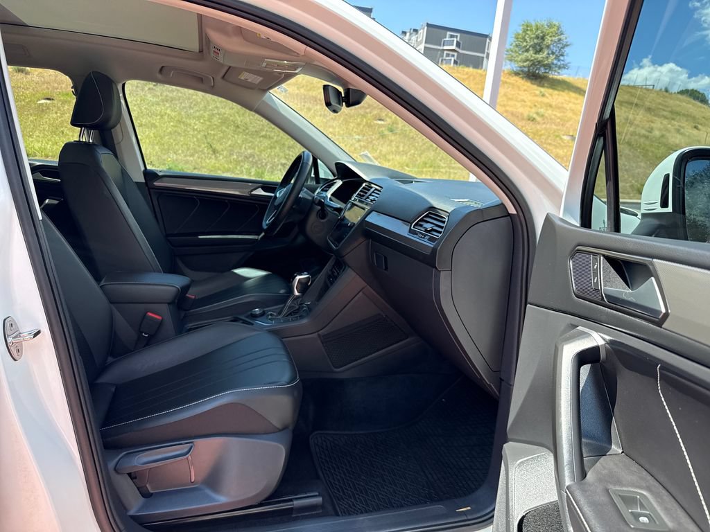 Used 2024 Volkswagen Tiguan SE w/ Panoramic Sunroof Package AWD/4WD image 31