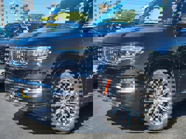 Used 2023 Jeep Grand Wagoneer 4WD image 2