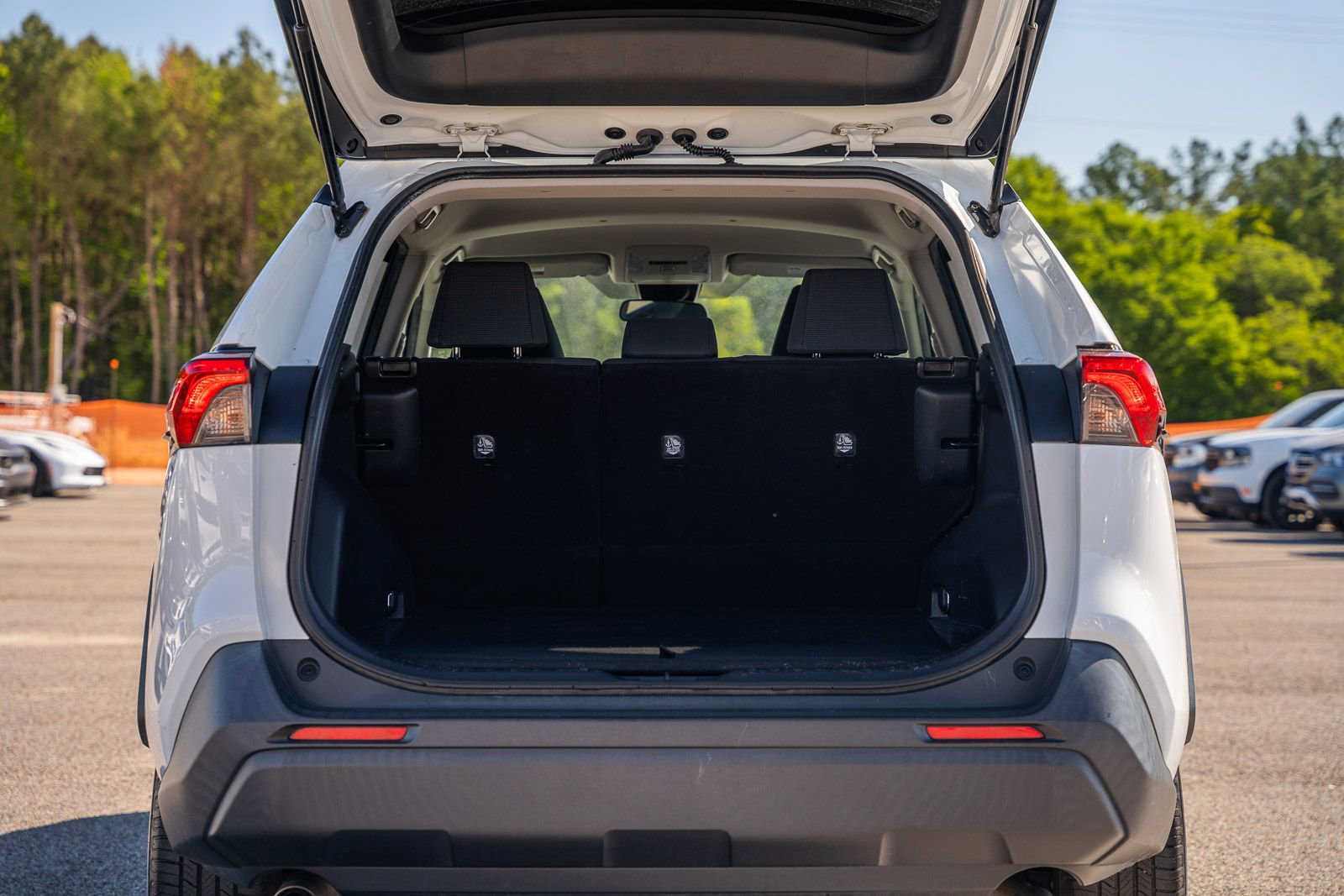 Used 2020 Toyota RAV4 LE FWD image 17