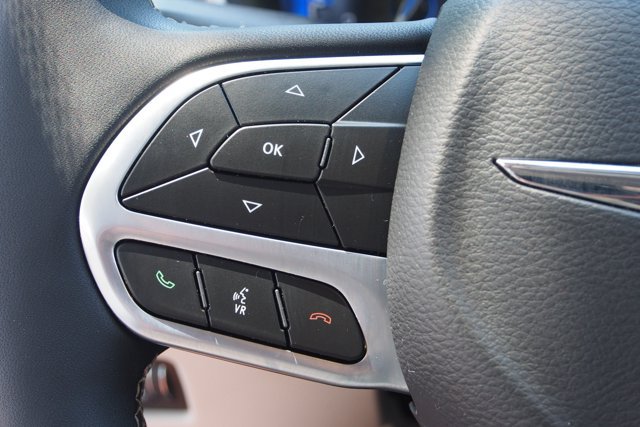 Used 2022 Chrysler Pacifica Touring-L FWD image 24