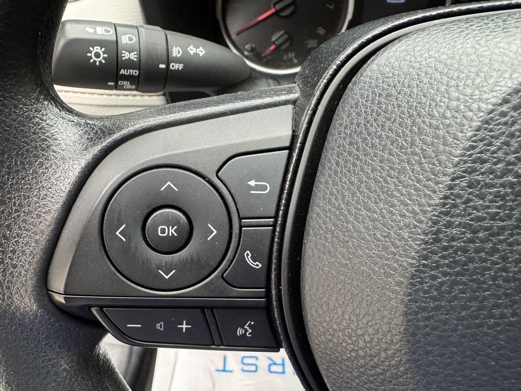 Used 2021 Toyota RAV4 XLE FWD image 14