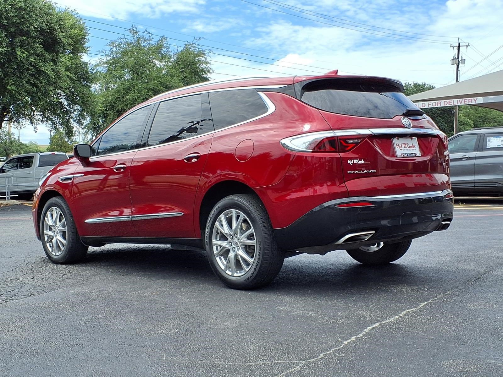 Used 2023 Buick Enclave Essence w/ Experience Buick Package FWD image 8