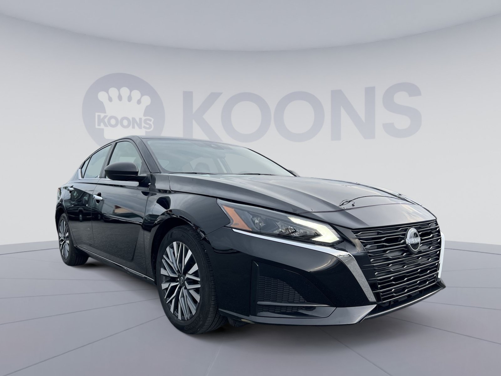 Used 2025 Nissan Altima 2.5 SV FWD image 10