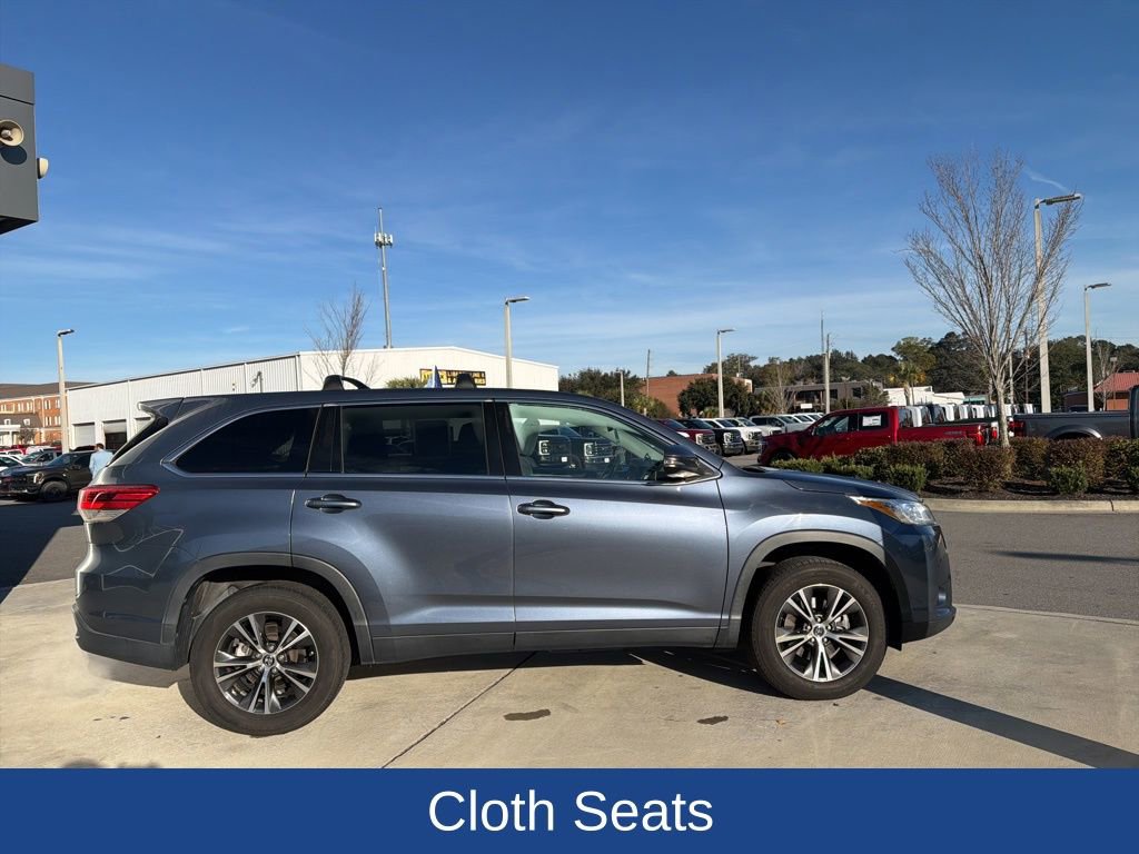 Used 2019 Toyota Highlander LE image 2
