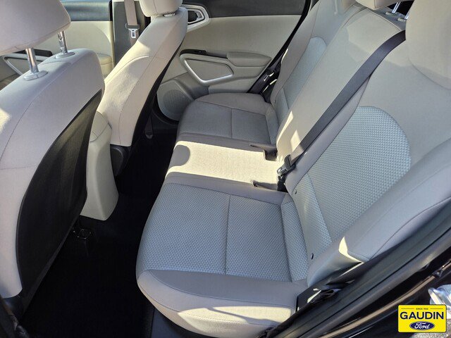 Used 2025 Kia Soul LX w/ LX Technology Package FWD image 12