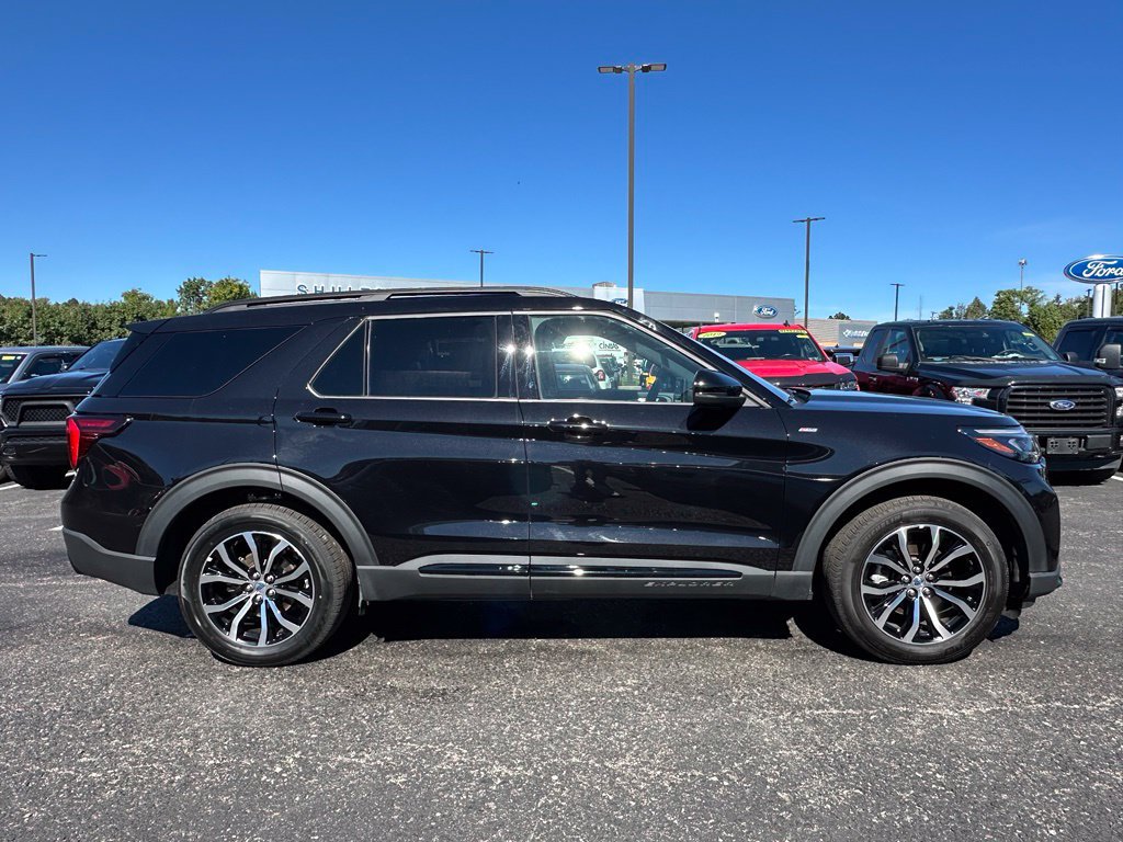 Certified 2026 Ford Explorer ST-Line AWD/4WD image 4