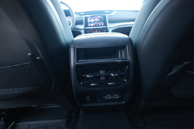 Used 2023 Jeep Grand Cherokee Altitude AWD/4WD image 11