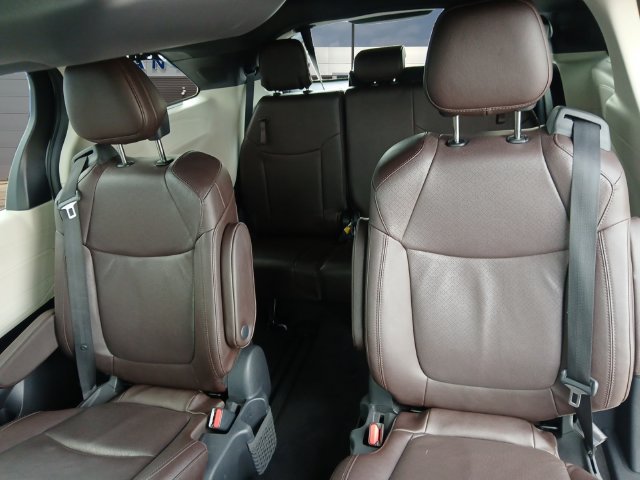Used 2024 Toyota Sienna Platinum FWD image 13