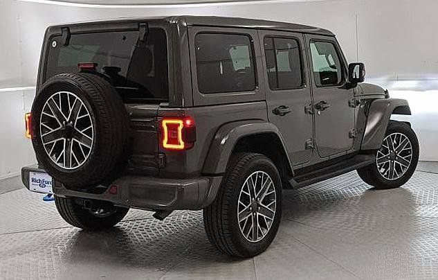 Used 2023 Jeep Wrangler Unlimited Sahara AWD/4WD image 3