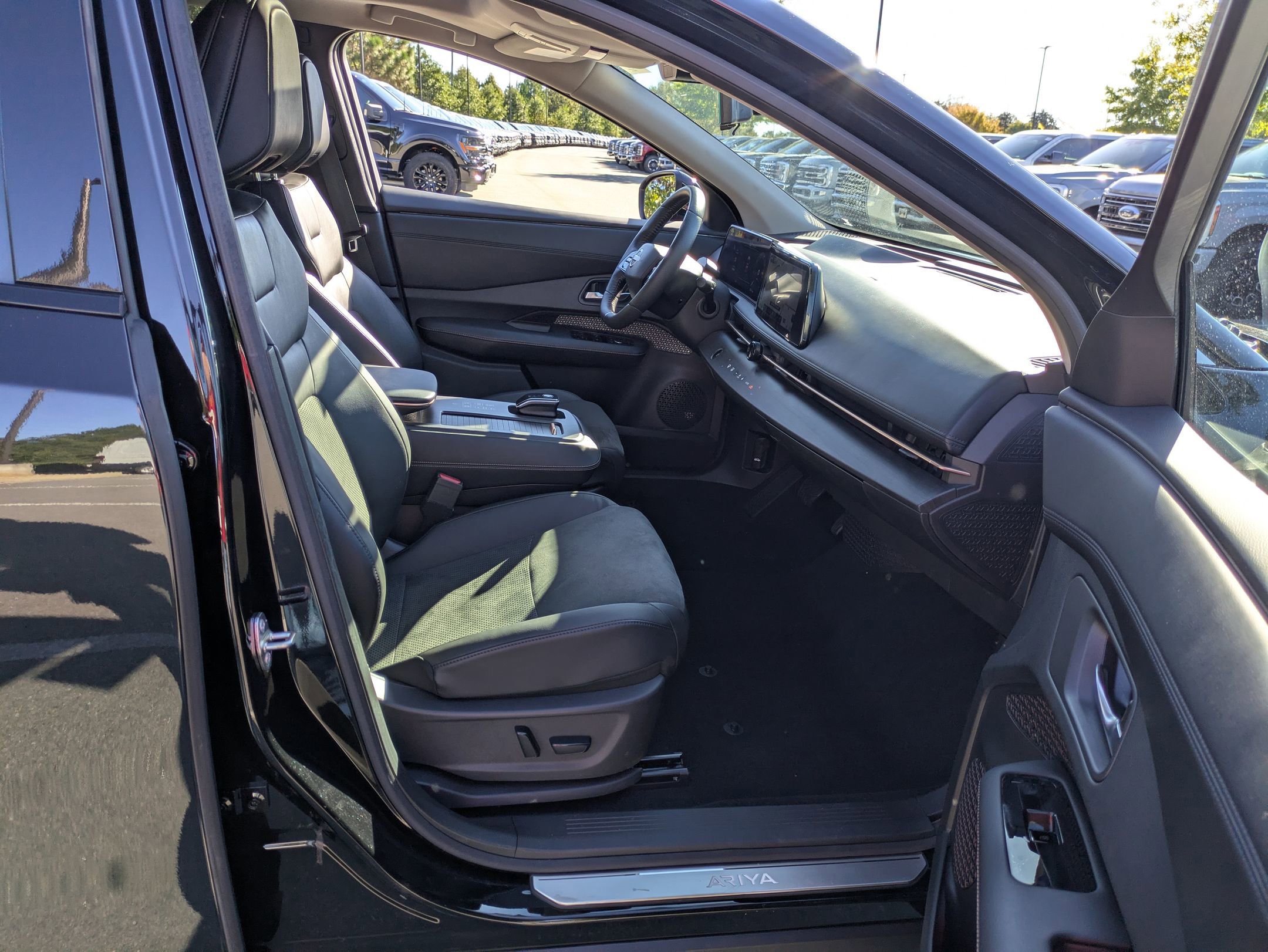 Used 2023 Nissan Ariya FWD image 38