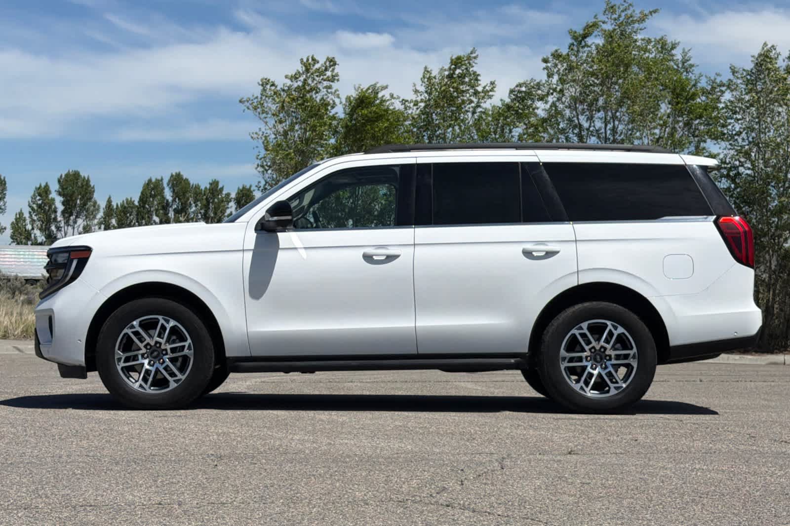 Certified 2025 Ford Expedition Active AWD/4WD image 5