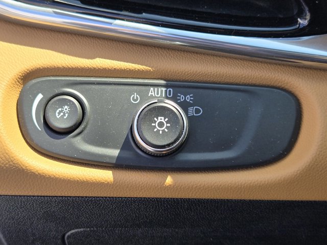Used 2018 Chevrolet Volt Premier w/ Driver Confidence Package FWD image 19