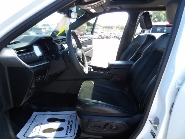 Used 2023 Jeep Grand Cherokee L Laredo AWD/4WD image 24