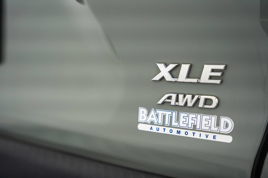 Used 2019 Toyota RAV4 XLE Premium w/ Cold Weather Package AWD/4WD image 8